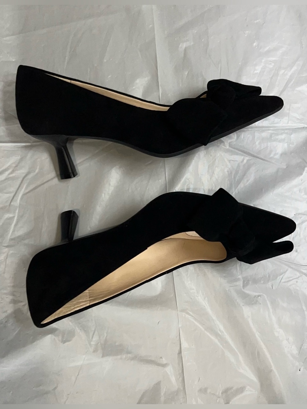 Alex Marie NWOT Suede leather pumps 
Heels Side Bow size 7.5M Black